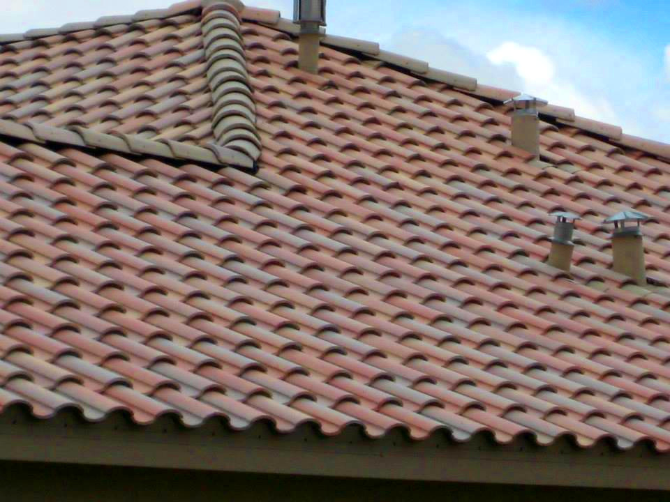 Roof with curved Spanish tiles